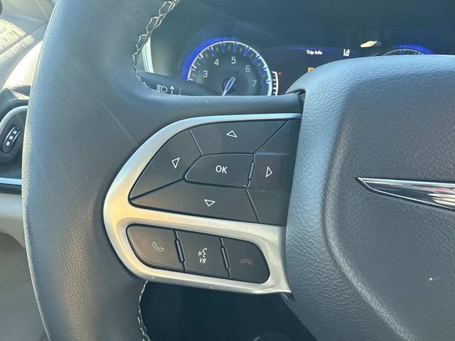 Used 2024 Chrysler Pacifica Touring-L FWD image 29