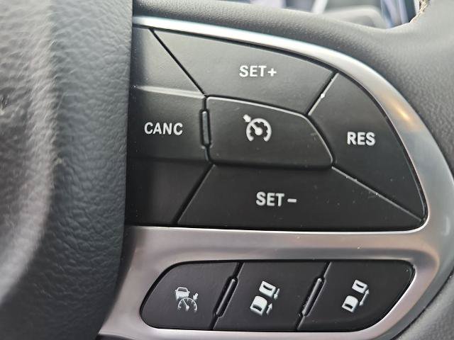 Used 2024 Chrysler Pacifica Touring-L FWD image 18
