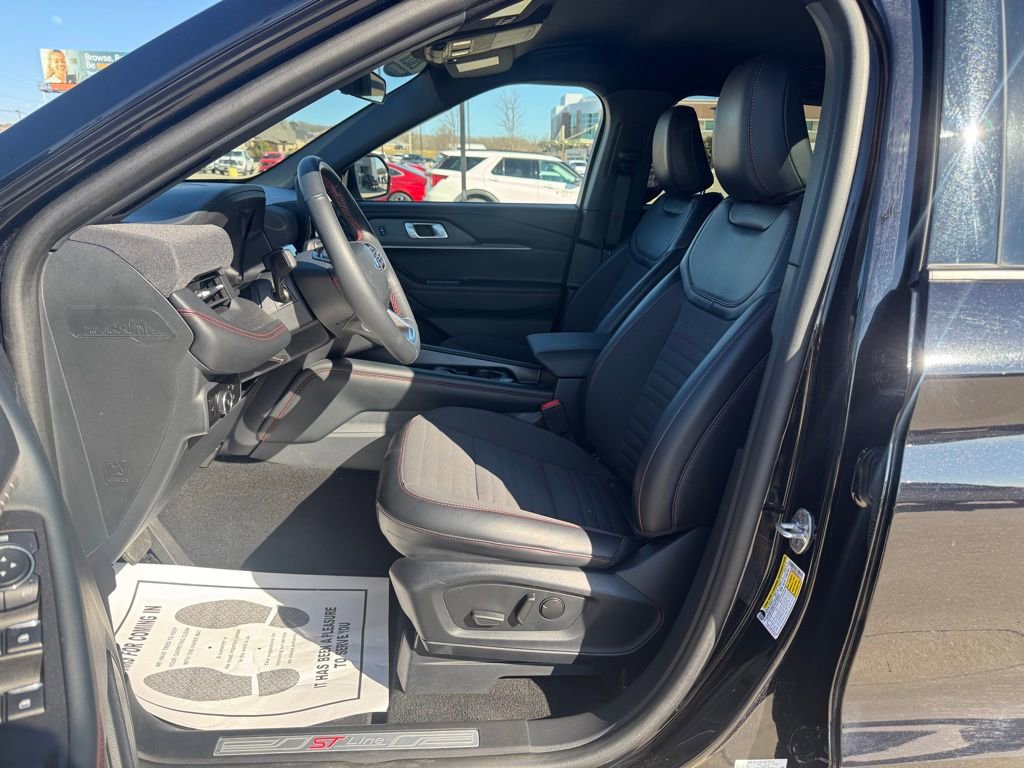 Certified 2025 Ford Explorer ST-Line AWD/4WD image 9