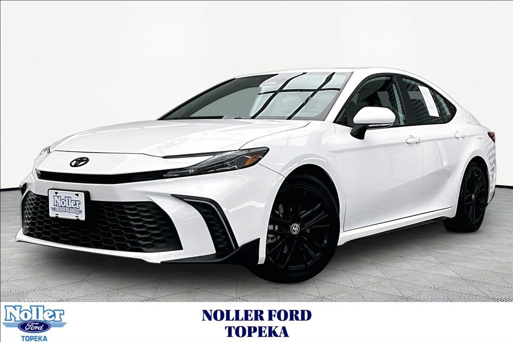 Used 2025 Toyota Camry SE w/ Multimedia Upgrade Package FWD image 1