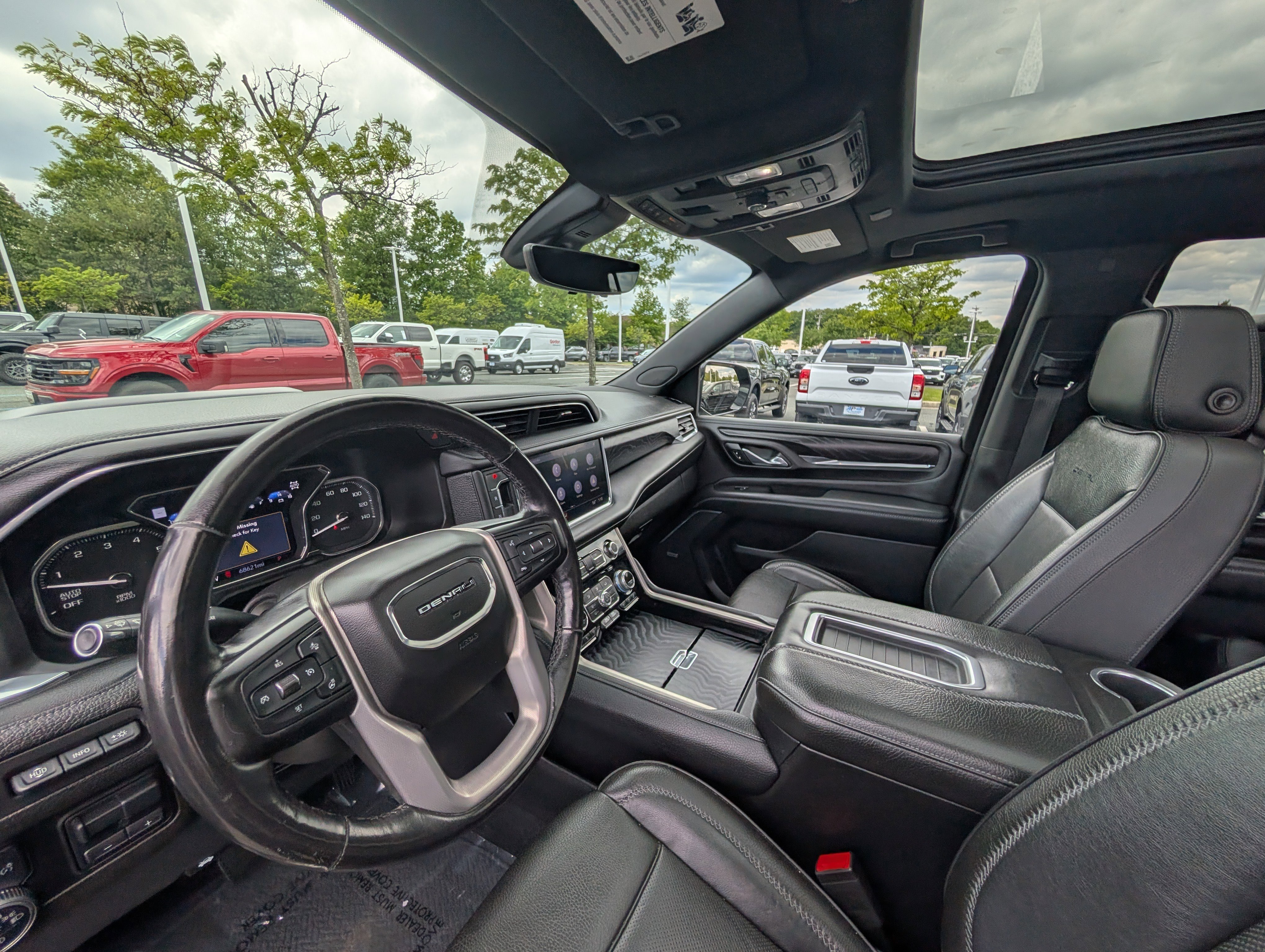 Used 2021 GMC Yukon Denali w/ Denali Premium Package AWD/4WD image 16