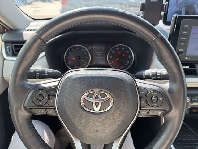 Used 2020 Toyota RAV4 XLE Premium FWD image 23