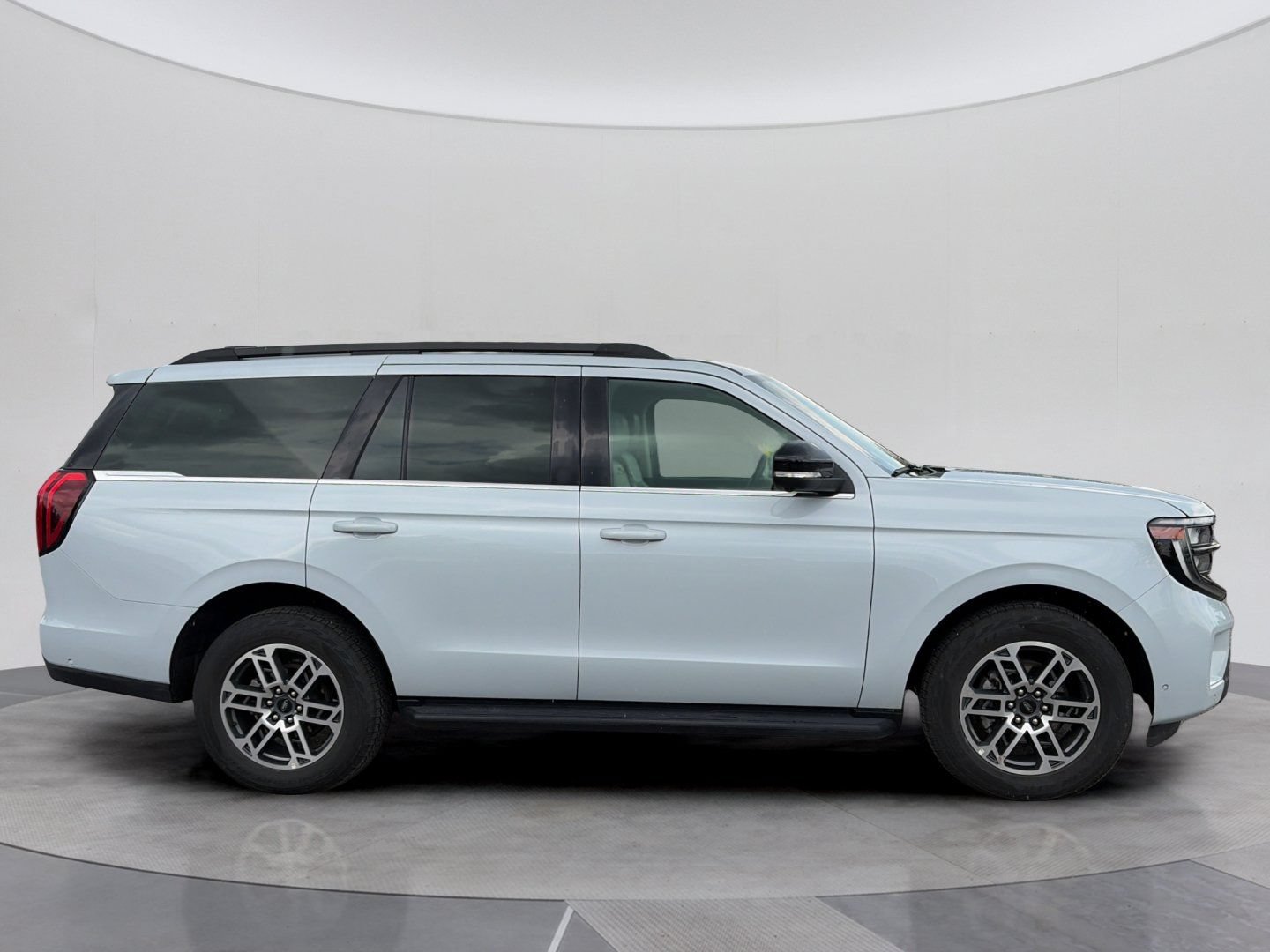 Certified 2025 Ford Expedition Active AWD/4WD image 9