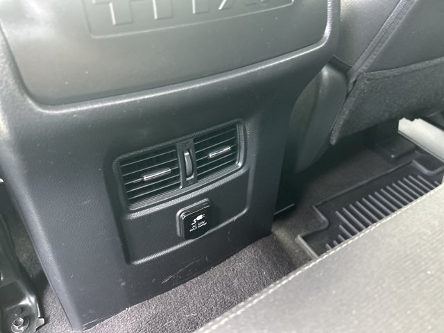 Used 2017 Nissan Titan SV RWD image 25