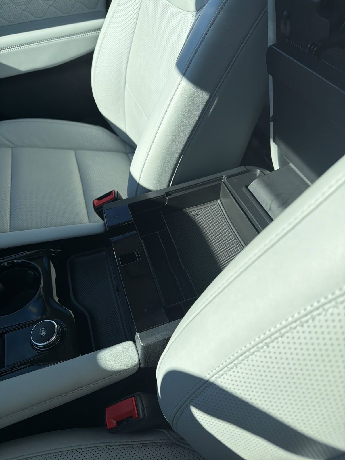 Certified 2025 Ford Explorer Platinum w/ Ultimate Package image 20