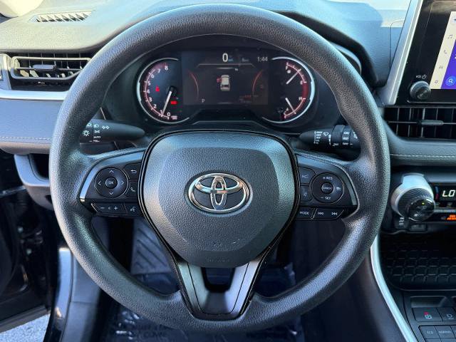 Used 2025 Toyota RAV4 XLE AWD/4WD image 14