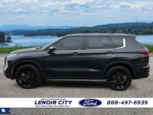 Used 2023 Mitsubishi Outlander SE Black Edition image 6
