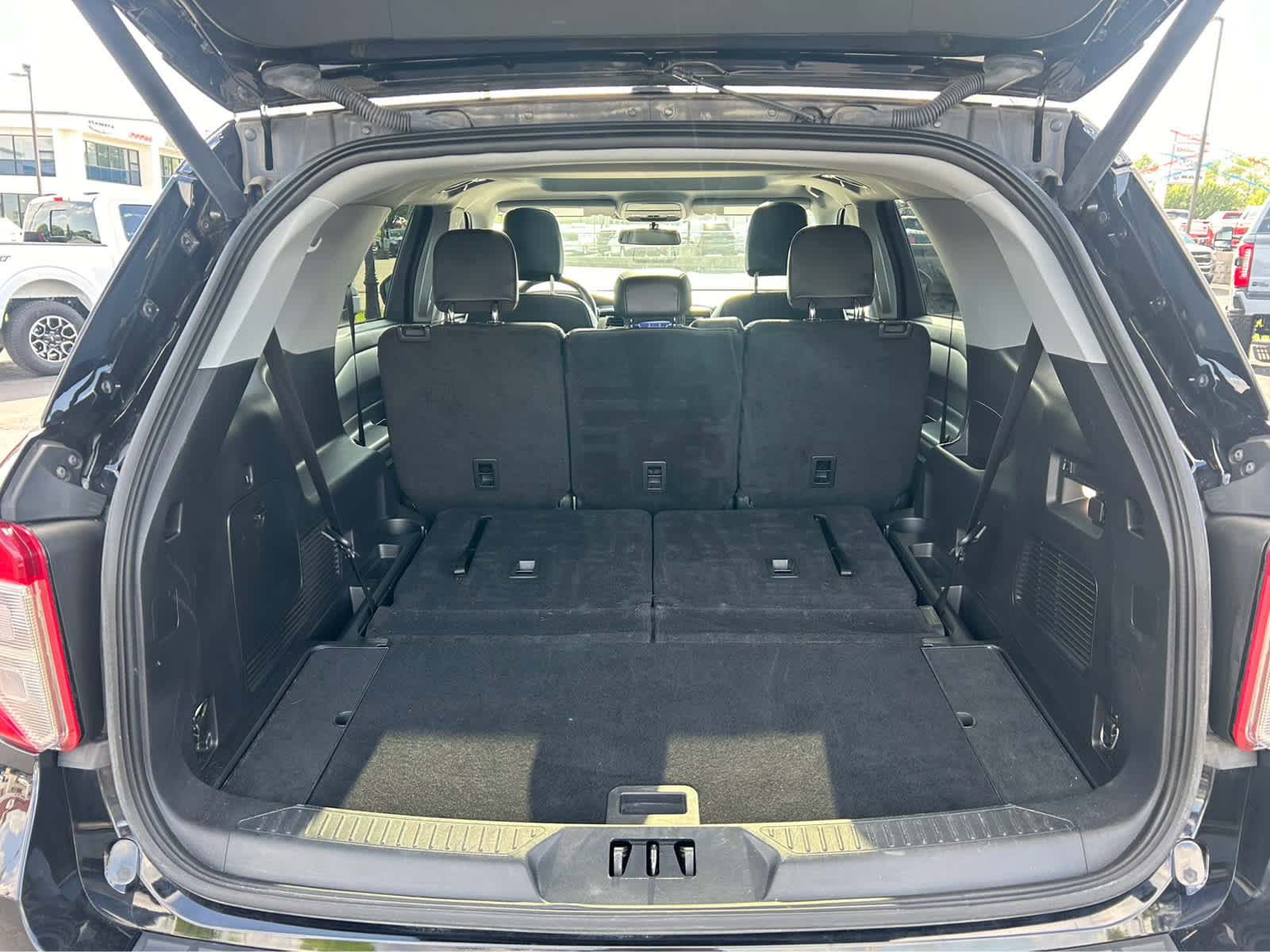 Certified 2023 Ford Explorer XLT image 7