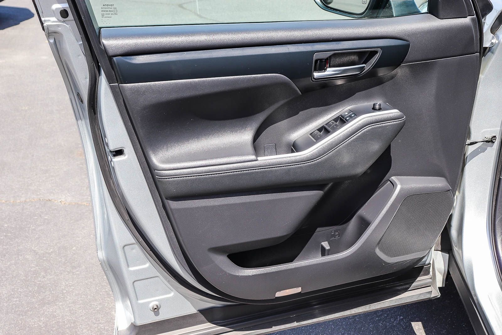 Used 2021 Toyota Highlander XSE FWD image 20