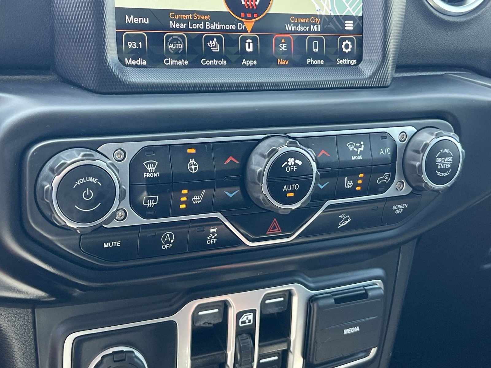 Used 2020 Jeep Wrangler Unlimited Sahara AWD/4WD image 21