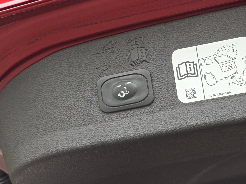 Certified 2018 Ford Escape Titanium AWD/4WD image 12