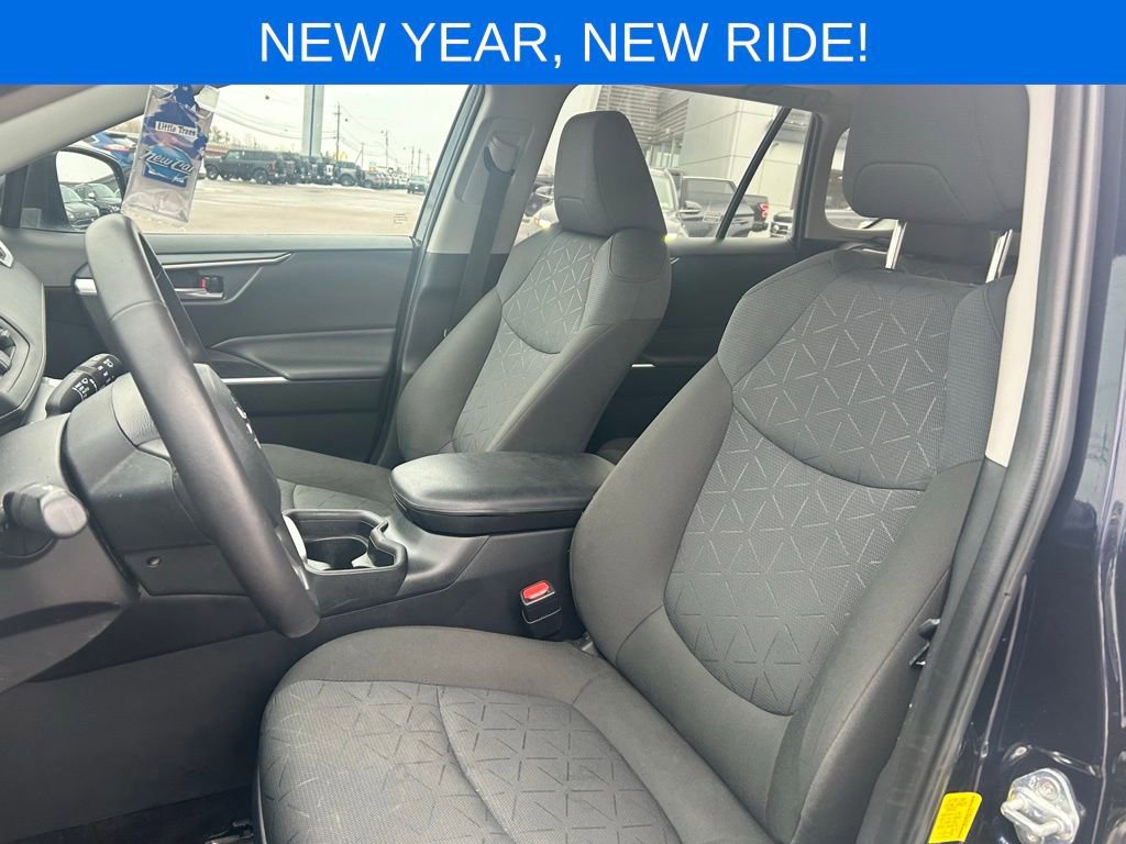 Used 2021 Toyota RAV4 XLE image 15