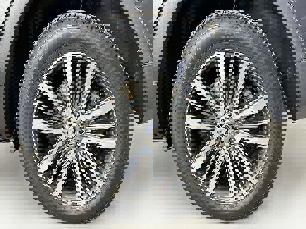 Certified 2017 Ford Explorer Platinum image 11