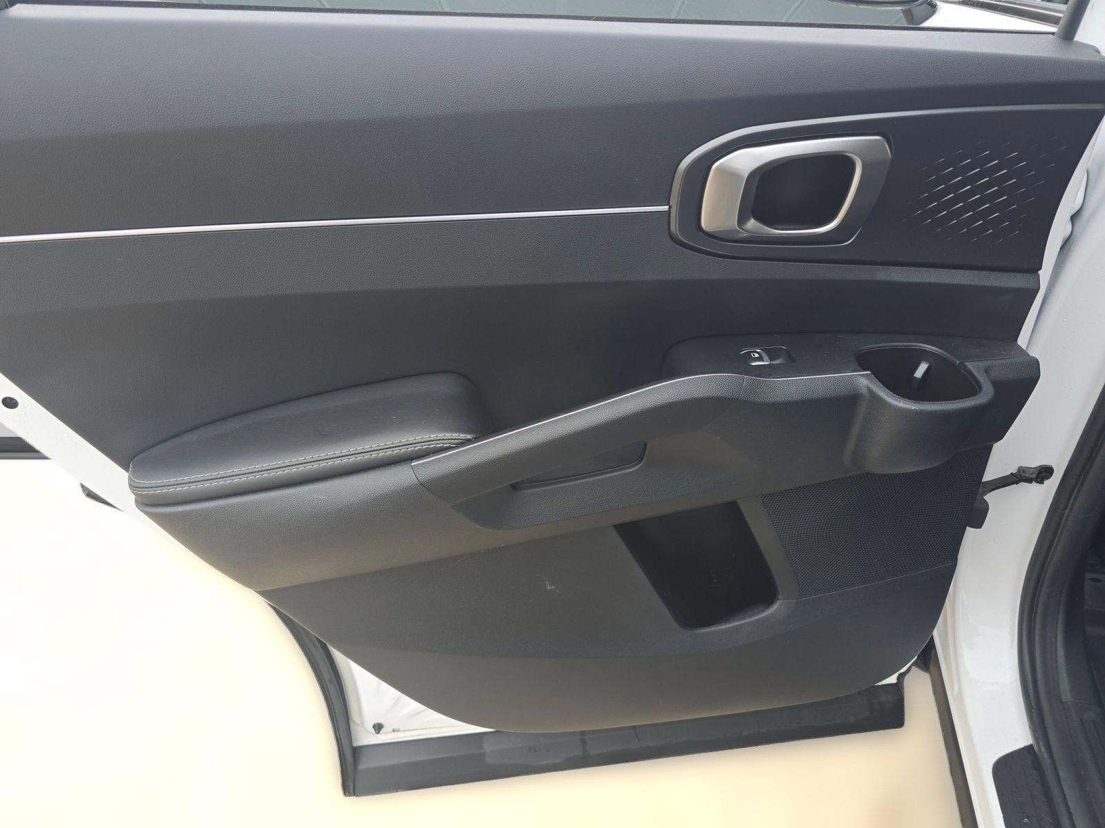 Used 2023 Kia Sorento S w/ Panoramic Sunroof Package image 27