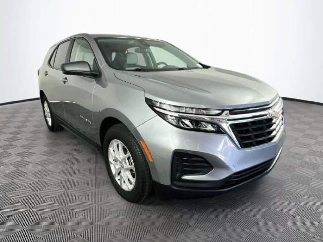 Used 2024 Chevrolet Equinox LS w/ LS Convenience Package FWD image 4