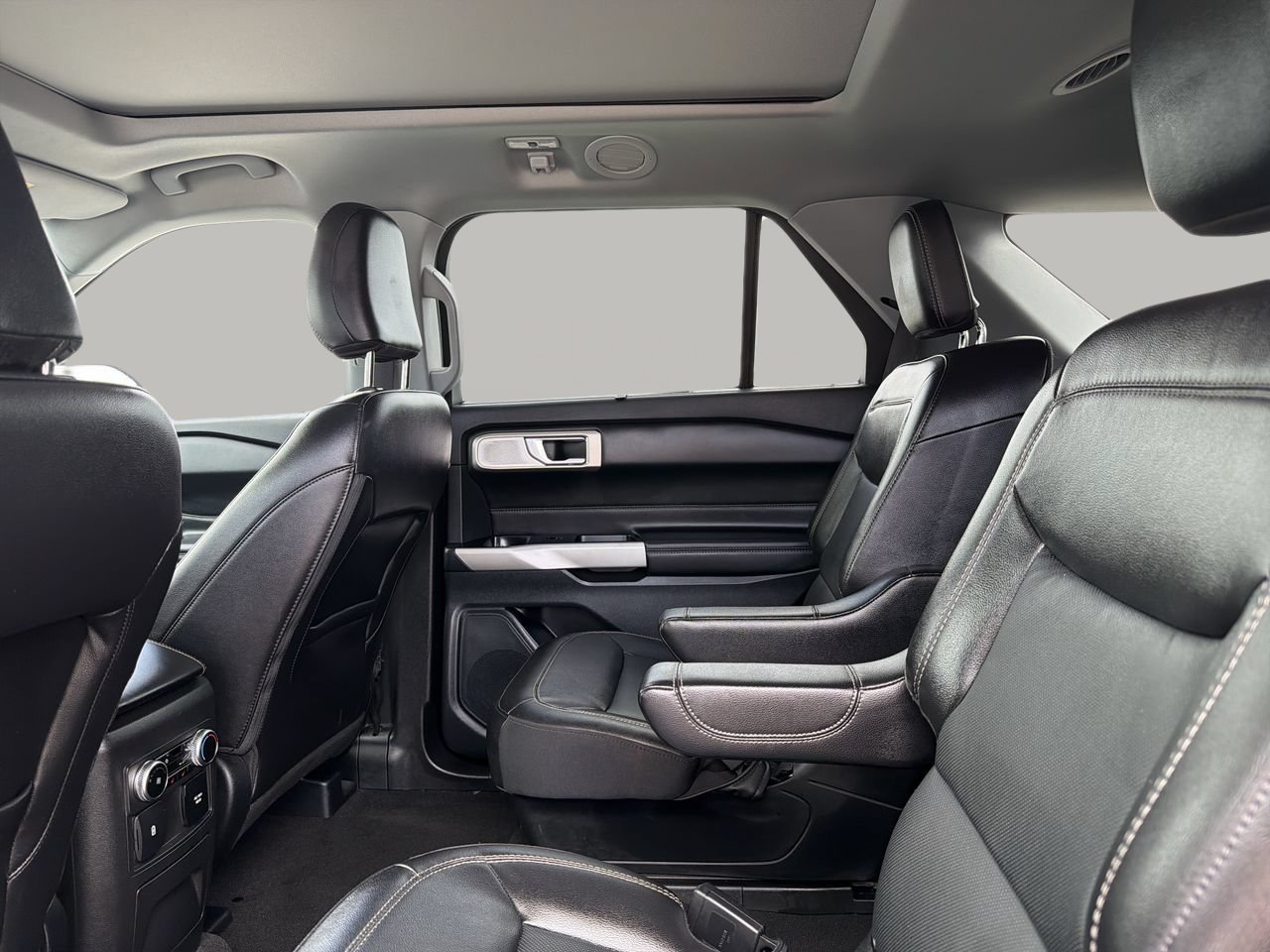 Certified 2023 Ford Explorer Limited w/ Limited Technology Package RWD image 17