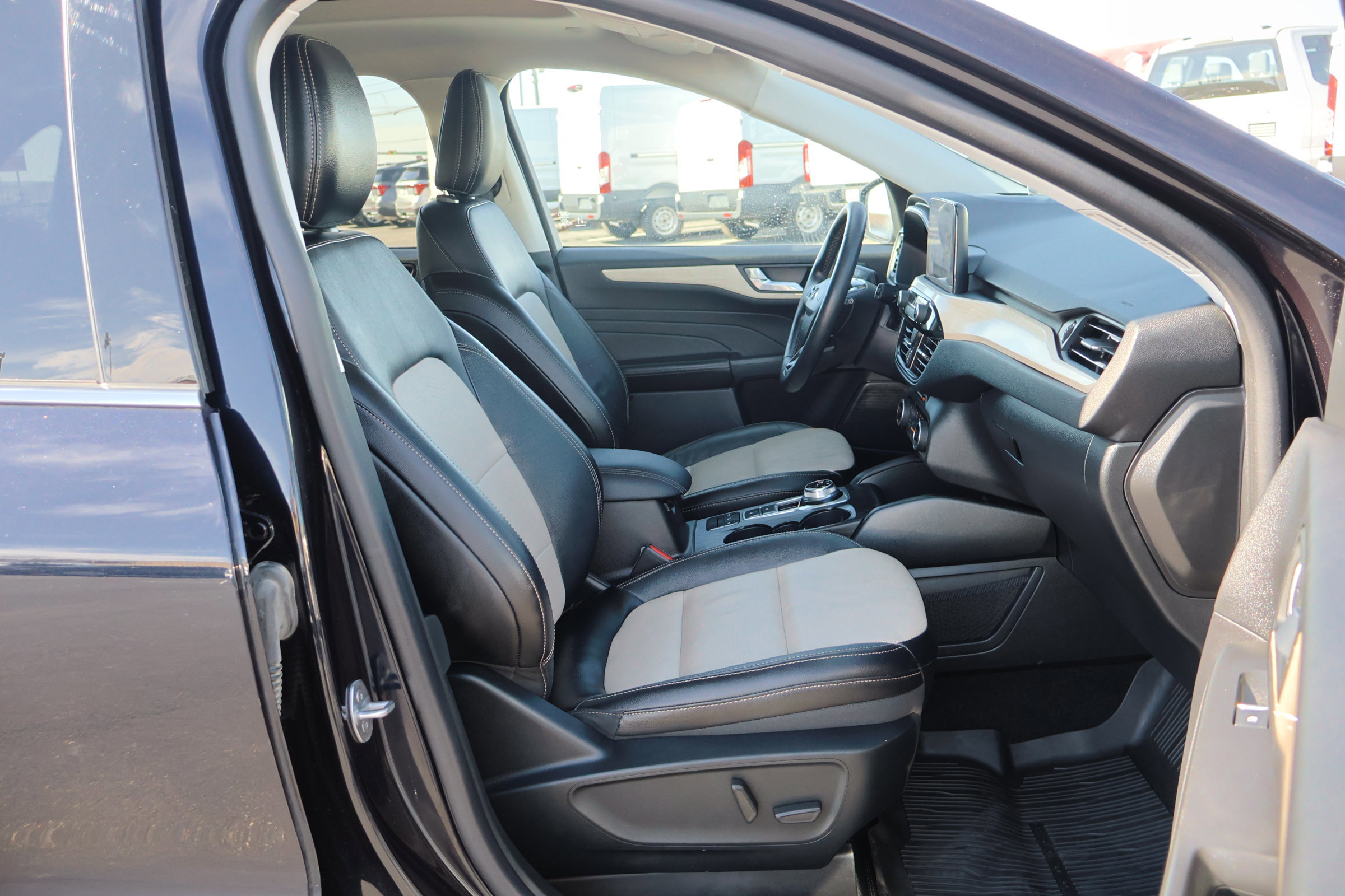 Certified 2021 Ford Escape Titanium w/ Titanium Elite Package image 34