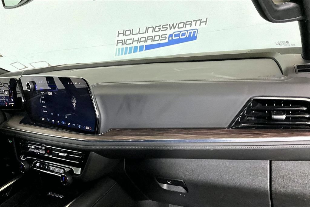 Used 2025 Chevrolet Suburban Z71 AWD/4WD image 12