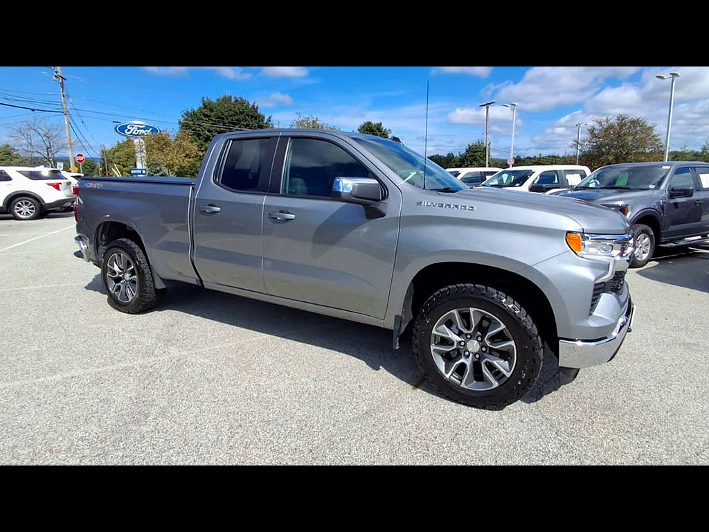 Used 2023 Chevrolet Silverado 1500 LT AWD/4WD image 2