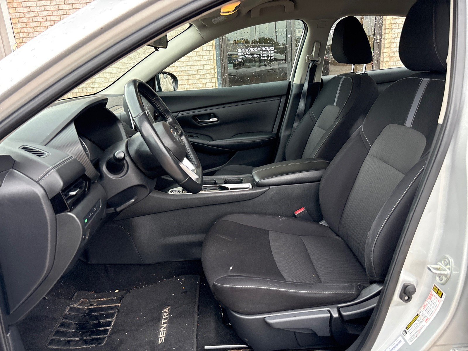 Used 2022 Nissan Sentra SV FWD image 3