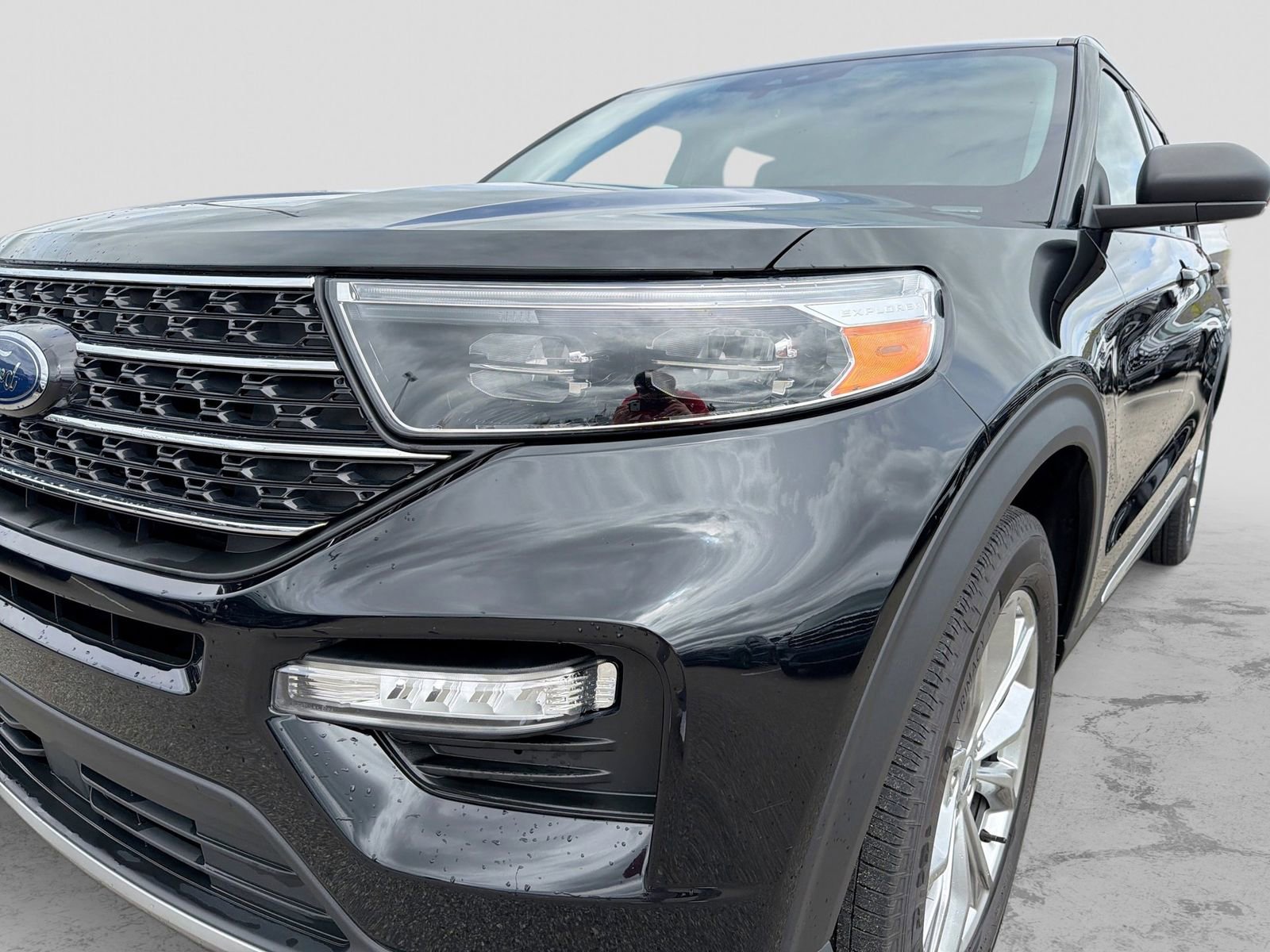 Certified 2024 Ford Explorer XLT w/ Equipment Group 202A AWD/4WD image 13