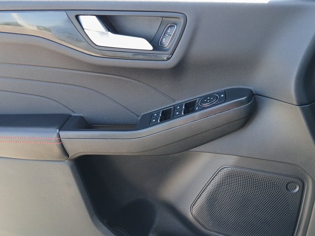 Certified 2025 Ford Escape ST-Line Select AWD/4WD image 17