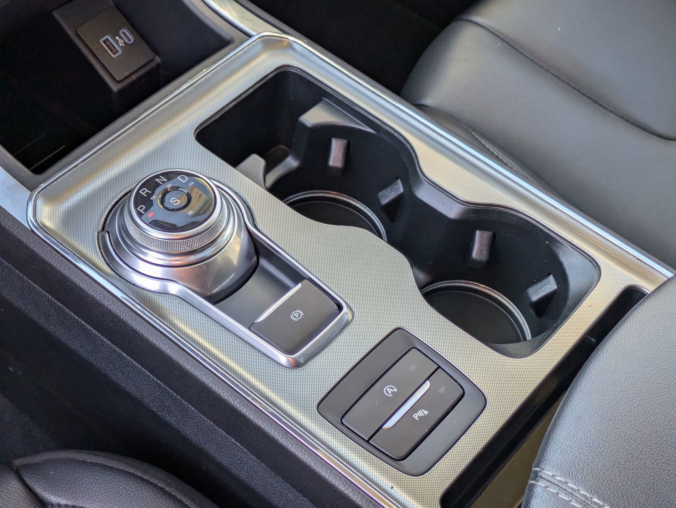 Certified 2022 Ford Edge Titanium w/ Class II Trailer Tow Package image 26