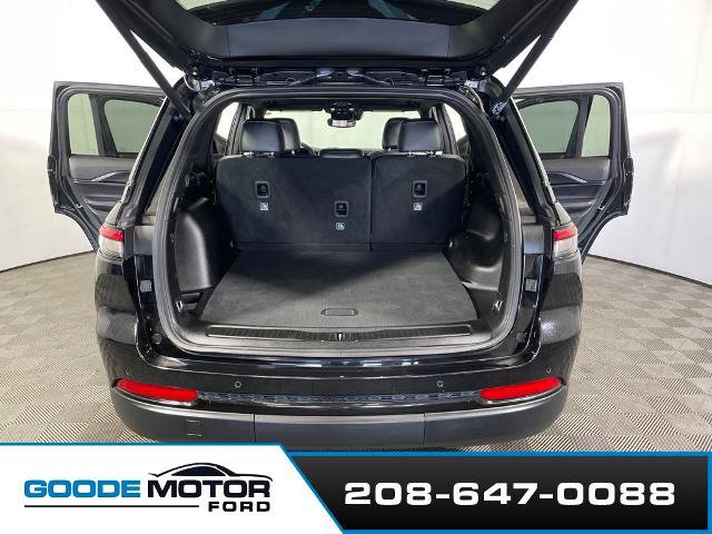 Used 2023 Jeep Grand Cherokee Altitude AWD/4WD image 21