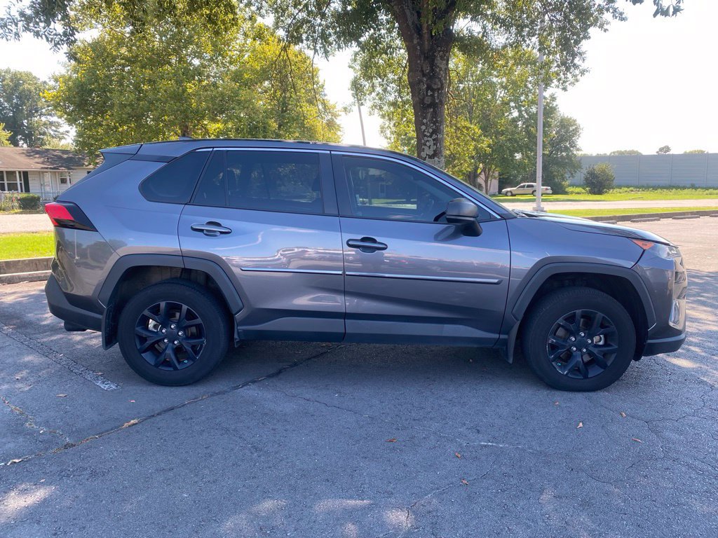 Used 2022 Toyota RAV4 LE AWD/4WD image 8