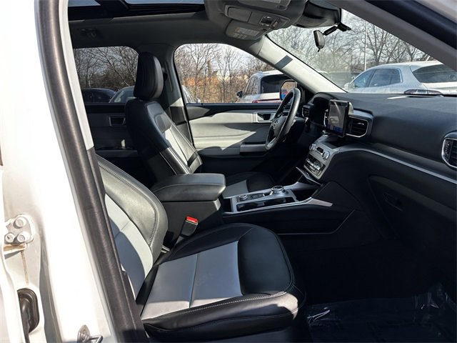Certified 2022 Ford Explorer XLT w/ Equipment Group 202A image 35