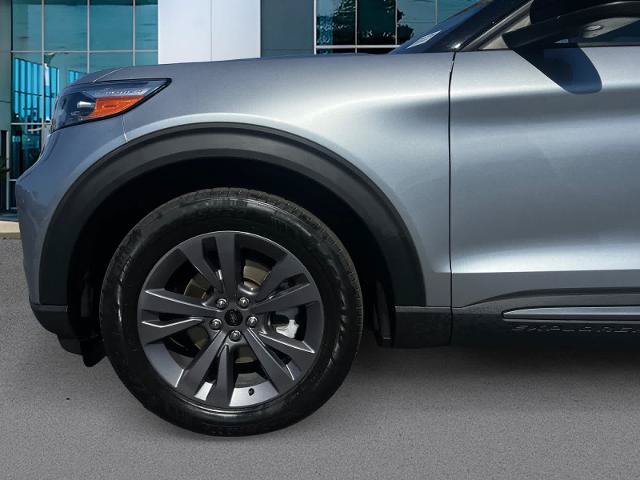 Certified 2023 Ford Explorer XLT w/ Equipment Group 202A RWD image 9