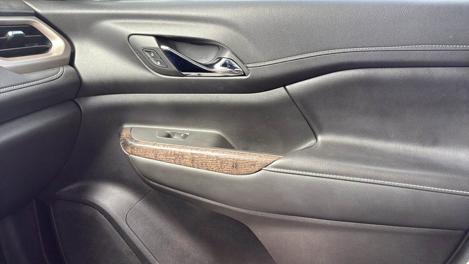 Used 2023 GMC Acadia Denali image 24