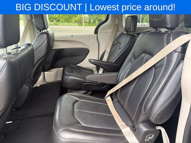 Used 2023 Chrysler Pacifica Touring-L FWD image 19