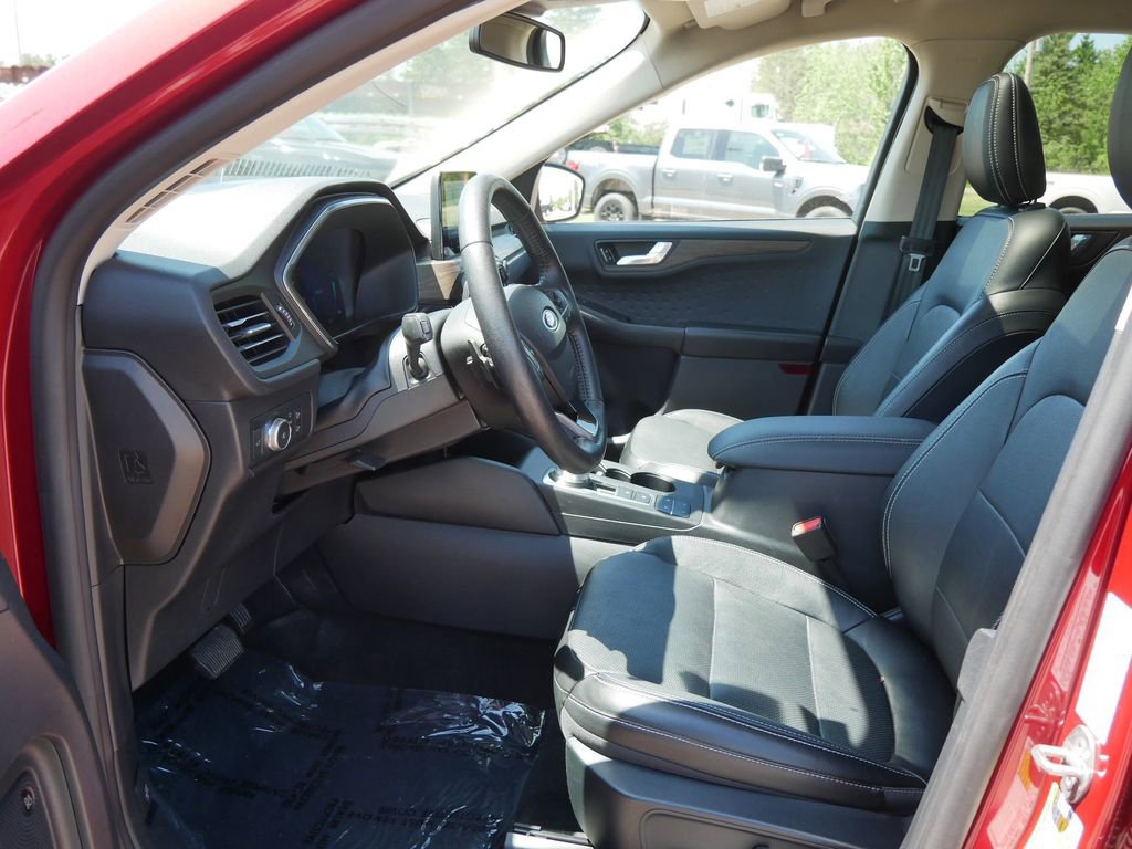 Certified 2020 Ford Escape Titanium AWD/4WD image 10