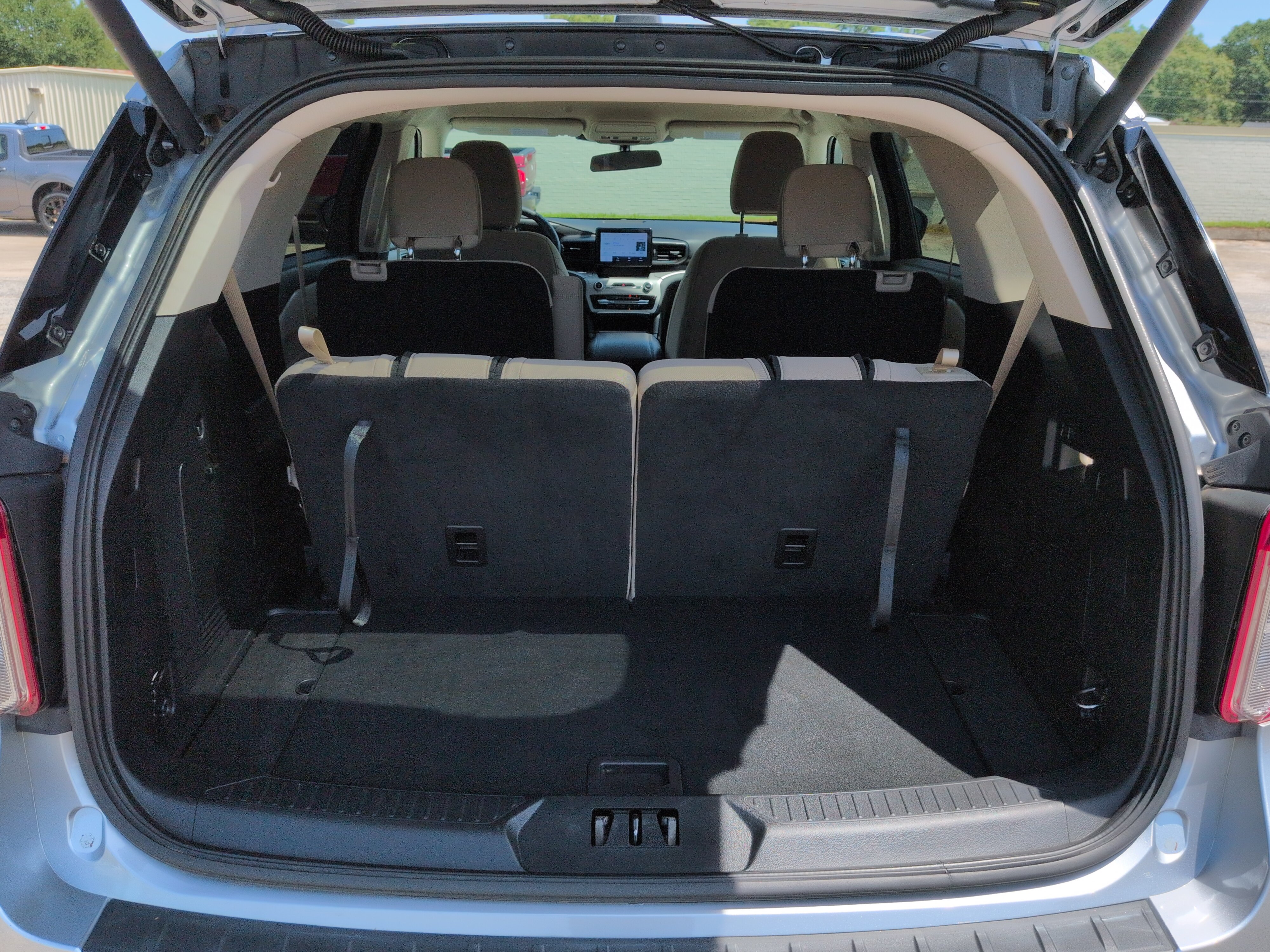 Certified 2023 Ford Explorer XLT RWD image 11