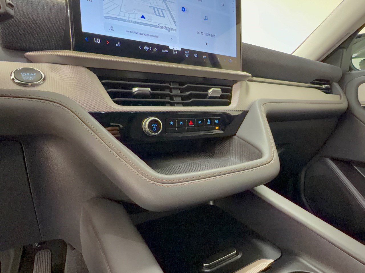 Certified 2025 Ford Explorer Active RWD image 22