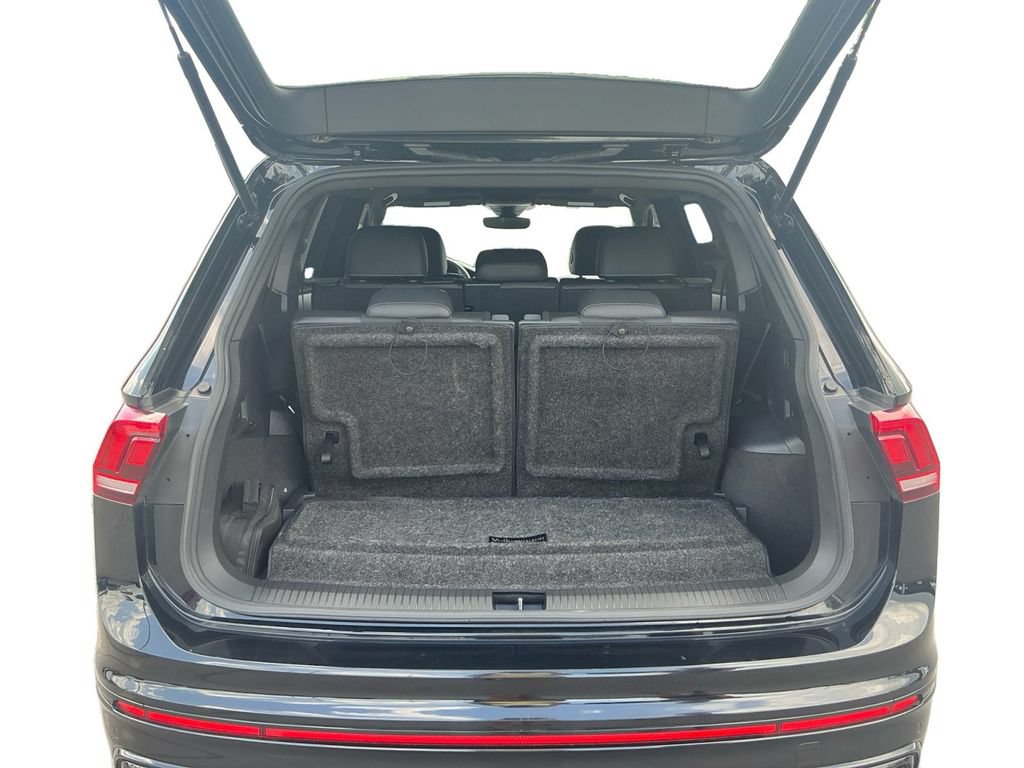 Used 2023 Volkswagen Tiguan SE R-Line FWD image 24