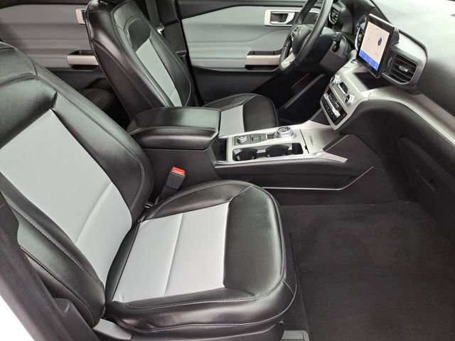 Certified 2022 Ford Explorer XLT w/ Equipment Group 202A AWD/4WD image 28