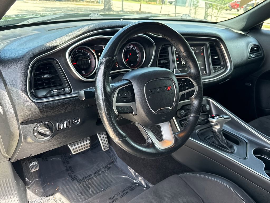 Used 2018 Dodge Challenger R/T Scat Pack w/ Leather Interior Group RWD image 5