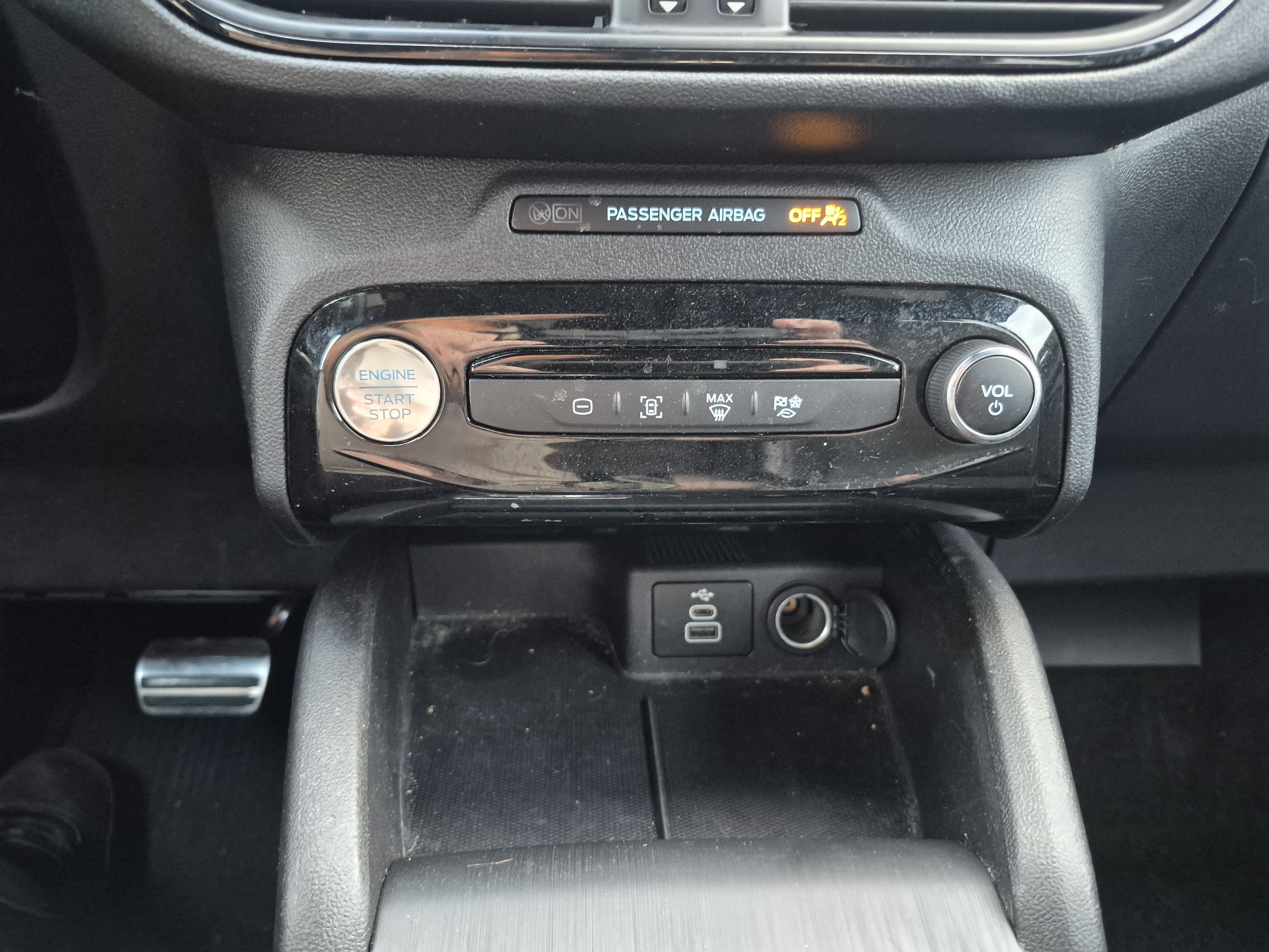 Certified 2024 Ford Escape ST-Line Select w/ Tech Pack #1 AWD/4WD image 31