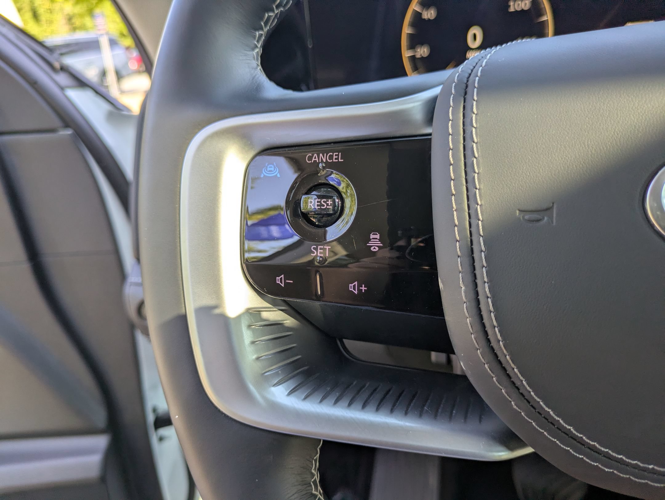 Used 2025 INFINITI QX80 Sensory AWD/4WD image 18