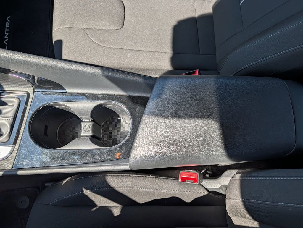 Used 2023 Hyundai Elantra SEL w/ Convenience Package image 16