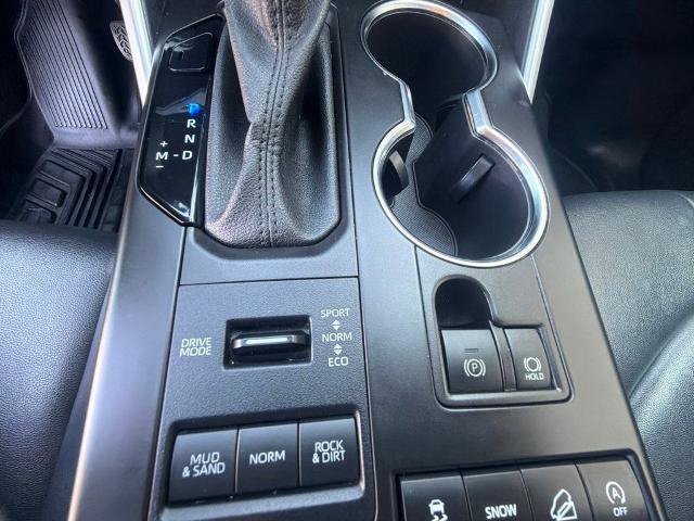Used 2022 Toyota Highlander XLE AWD/4WD image 32