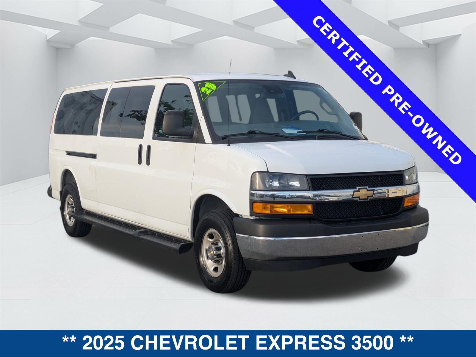 Used 2025 Chevrolet Express 3500 LT w/ LT Preferred Equipment Group RWD image 4