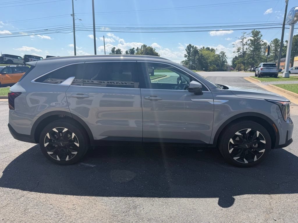 Used 2025 Kia Sorento EX AWD/4WD image 6