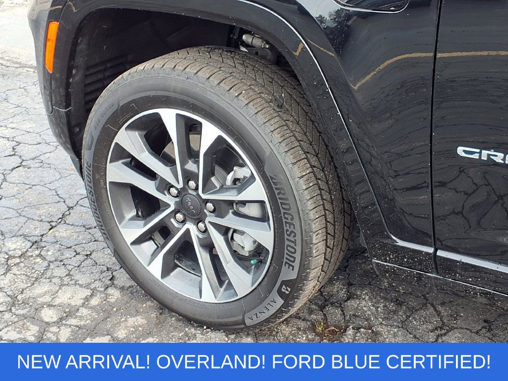 Used 2023 Jeep Grand Cherokee Overland w/ Luxury Tech Group IV AWD/4WD image 29