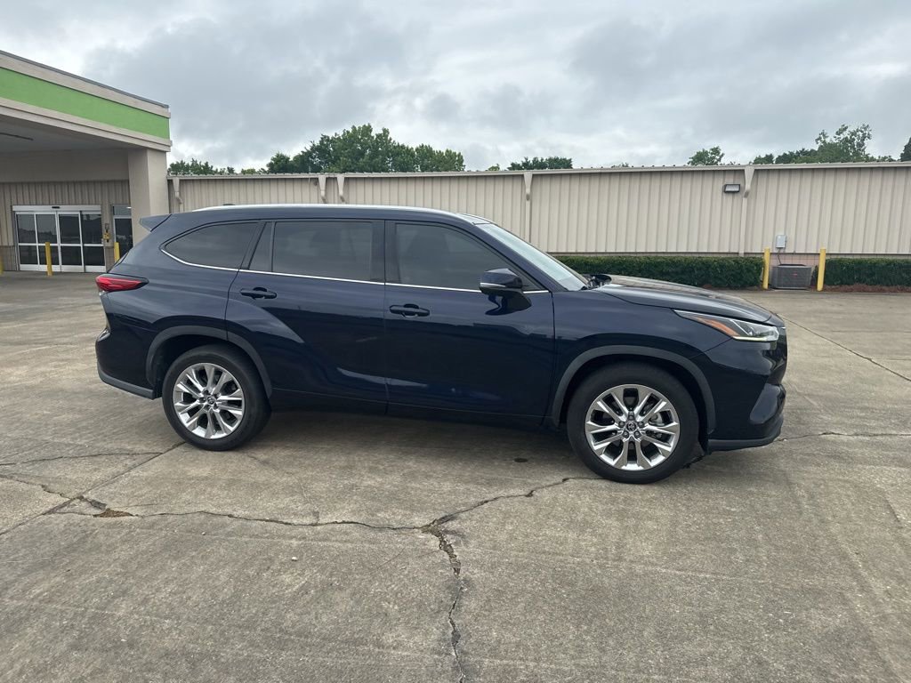 Used 2021 Toyota Highlander Limited FWD image 11