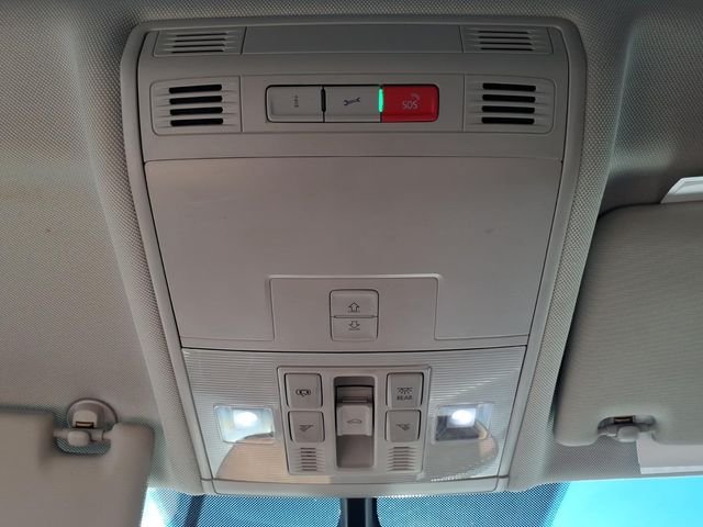 Used 2021 Volkswagen Tiguan SE w/ Panoramic Sunroof Package FWD image 28