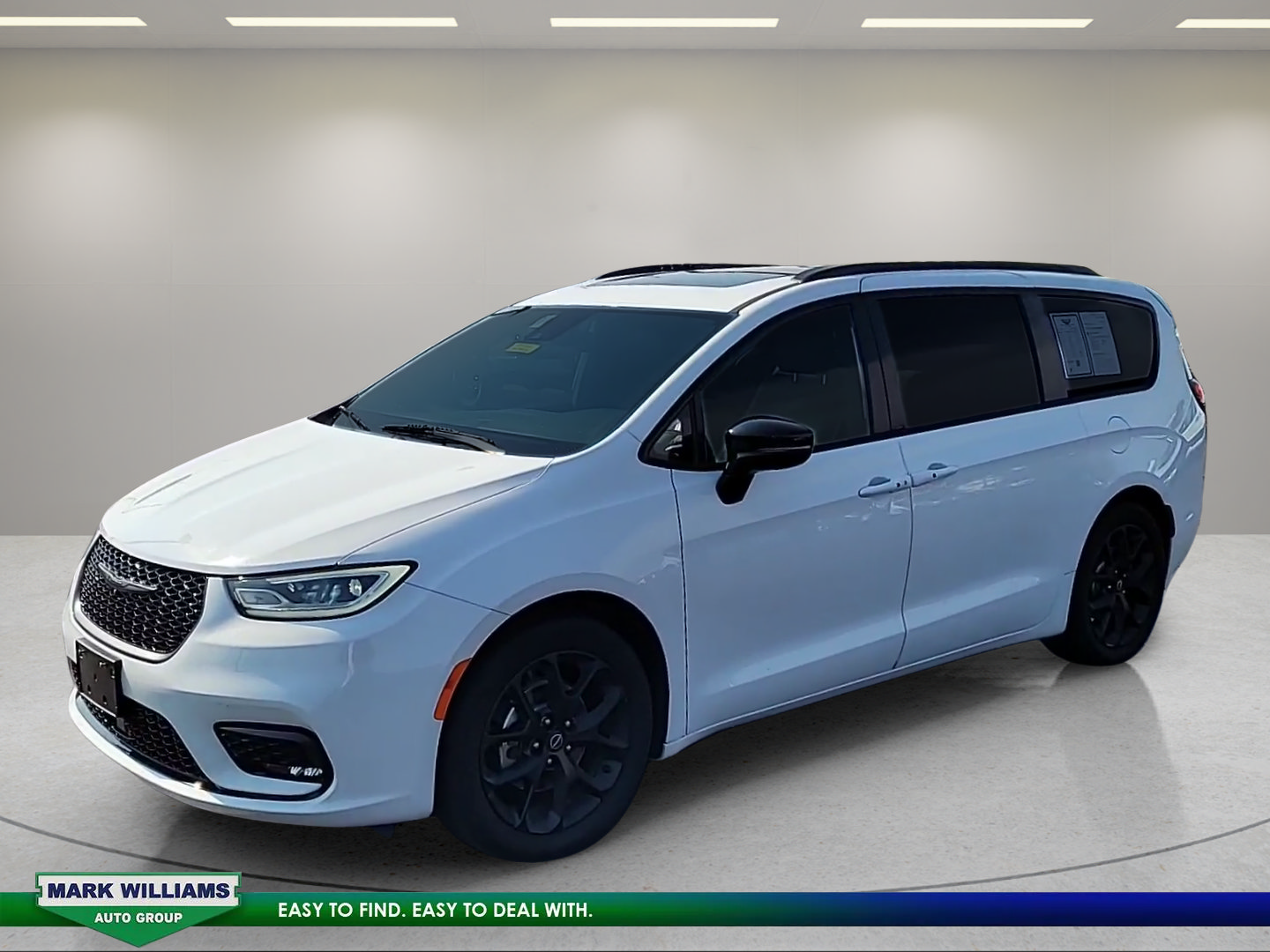 Used 2025 Chrysler Pacifica Limited FWD image 1