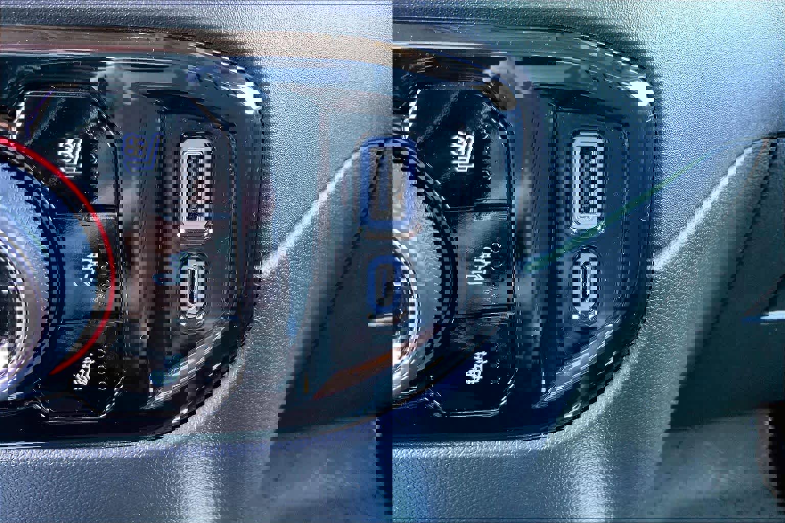 Used 2024 Chevrolet Silverado 2500 LTZ w/ LTZ Convenience Package image 31